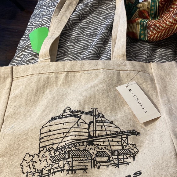 Magnolia Silos from Waco Texas new with tag - Picture 2 of 3